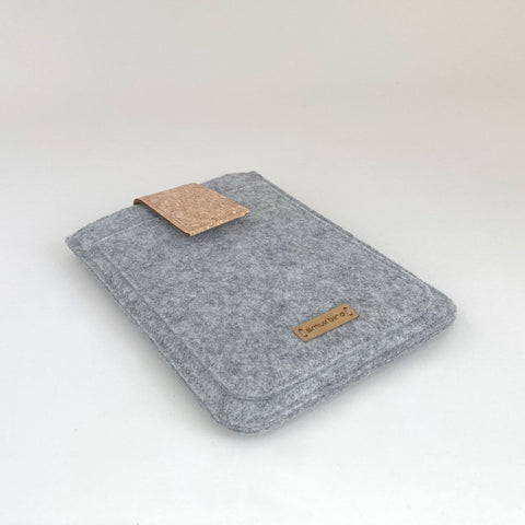 Housse pour Kindle Colorsoft 1ère Génération | avec fermeture magnétique et compartiment supplémentaire | gris clair - Rayures | Modèle "HAKA"