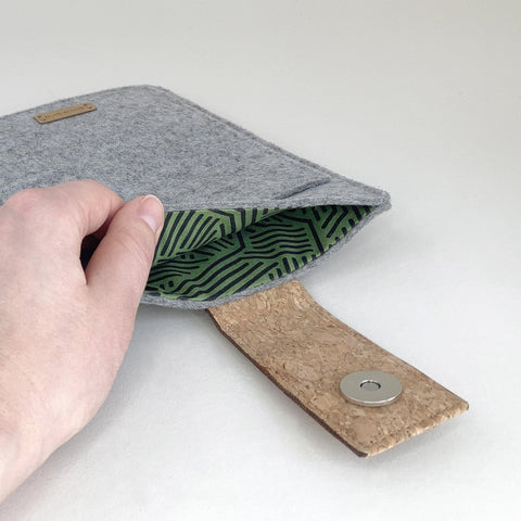 Coque pour Kobo Aura H2O | avec fermeture magnétique et compartiment supplémentaire | gris clair - Stipes | modèle "HAKA"