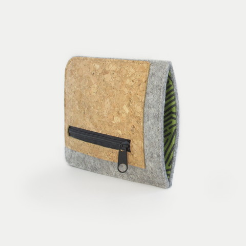 Étui de téléphone avec compartiment pour cartes pour Xiaomi POCO F6 | gris clair - rayures | Modèle "ZIP"