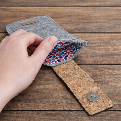 Coque de téléphone sur mesure | avec fermeture magnétique et compartiment supplémentaire | gris clair - Coloré | Modèle HAKA