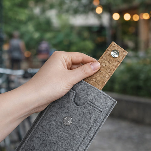Coque de téléphone sur mesure | avec fermeture magnétique et compartiment supplémentaire | gris clair - formes | Modèle HAKA