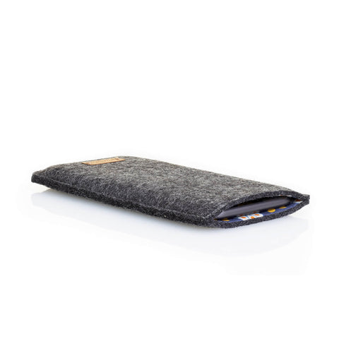Handytasche für Samsung Galaxy A37 aus anthrazit Filz, stilvoll und nachhaltig, schützt vor Kratzern.