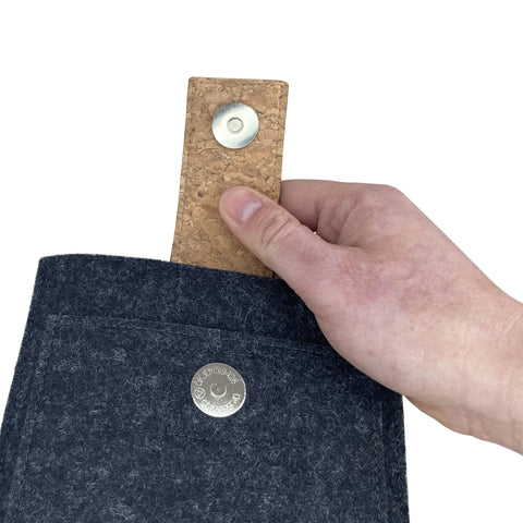 Housse pour reMarkable Paper Pro | avec fermeture magnétique et compartiment supplémentaire | anthracite - Tracks | Modèle "HAKA"