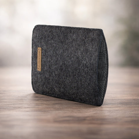 Coque de téléphone sur mesure | en feutre et coton biologique | anthracite - pistes | Modèle "LAISSER"