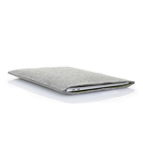 Coque pour MacBook Pro M3 16.2 | en feutre et coton biologique | gris clair - rayures | Modèle "LAISSER"