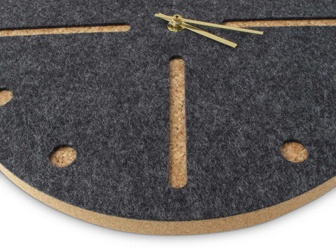Horloge murale en feutre et liège 30 cm | anthracite - or | Conception : Odense