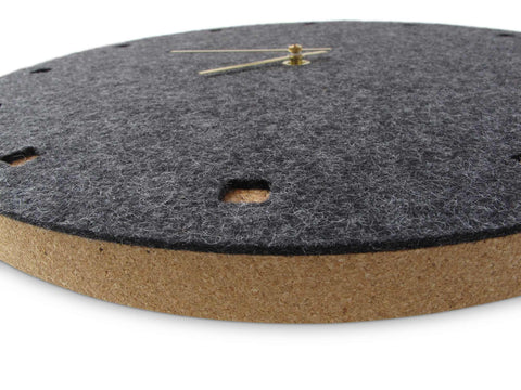 Horloge murale en feutre et liège 30 cm | anthracite - or | Conception : Esbjerg