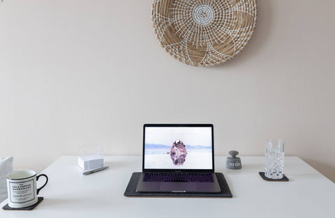 Sous-main pour MacBooks en feutre et liège | 26x38cm | anthracite