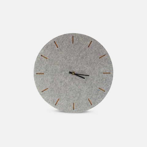 Horloge murale en feutre et liège 30 cm | gris clair - noir | Conception : Copenhague