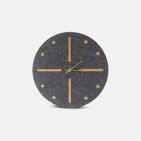 Horloge murale en feutre et liège 30 cm | anthracite - or | Conception : Odense