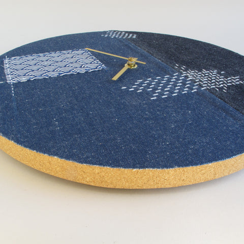 Horloge Wabi Sabi Denim ronde 30 cm | Jean - gold | Conception : Fukuoka