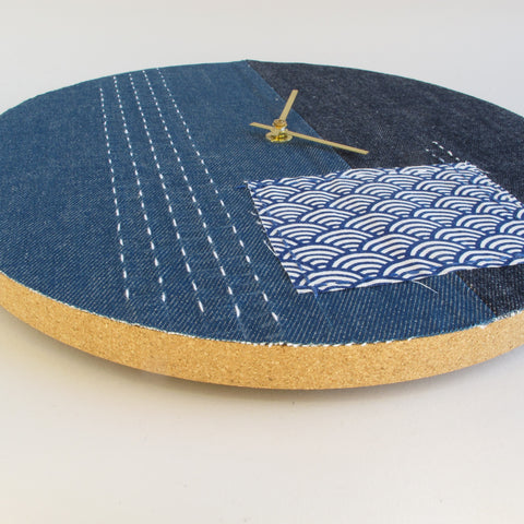 Horloge murale Wabi Sabi Denim ronde 30 cm | Jean - gold | Conception : Nagoya