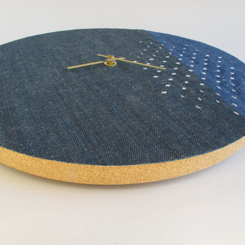 Horloge murale Wabi Sabi Denim ronde 30 cm | Jean - gold | Conception : Sapporo