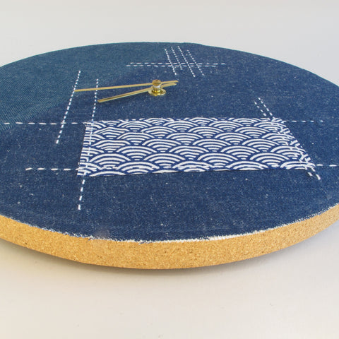 Horloge Wabi Sabi Denim ronde 30 cm | Jean - gold | Conception : Tokyo