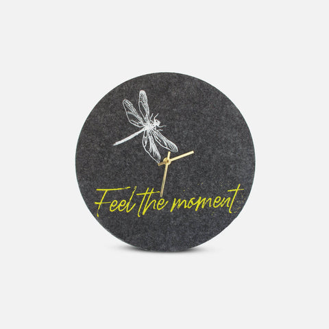 Horloge murale en feutre et liège 30 cm | Design "Moment" par Anja Streese