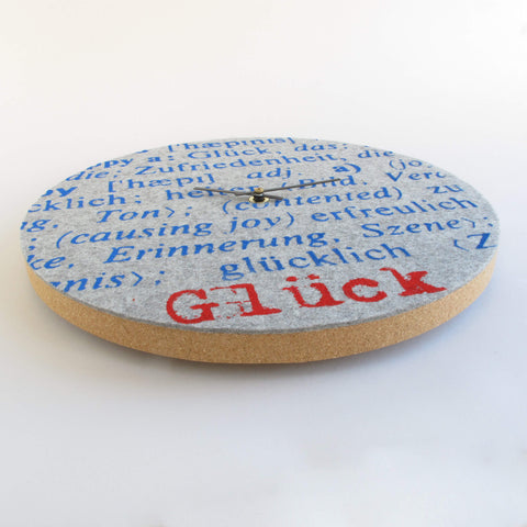Horloge en feutre et liège 30 cm | Design "Glück" par Anja Streese