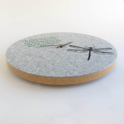 Horloge en feutre et liège 30 cm | Design "Libelle" par Anja Streese
