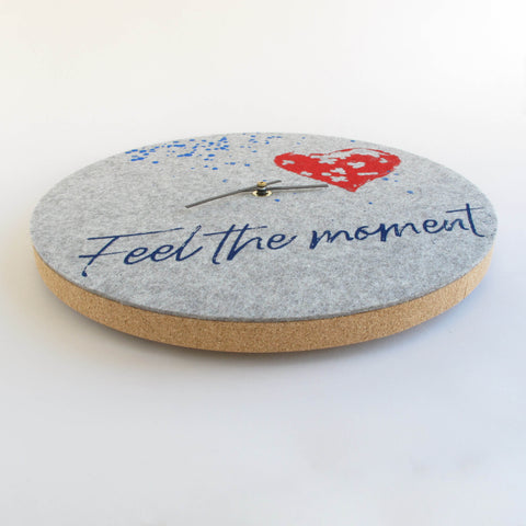 Horloge murale en feutre et liège 30 cm | Design "Cœur" d'Anja Streese