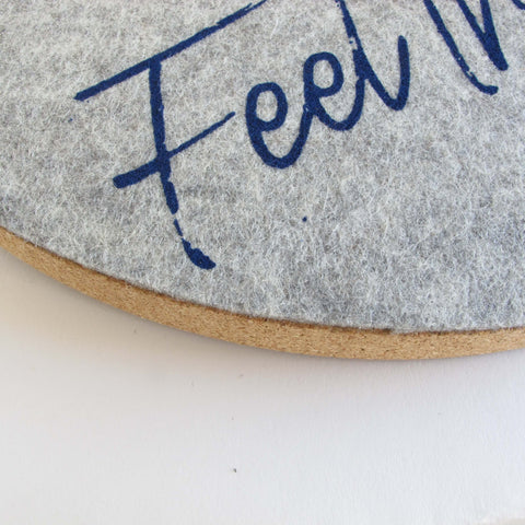 Horloge murale en feutre et liège 30 cm | Design "Cœur" d'Anja Streese