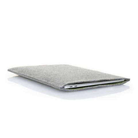 Coque pour MacBook Pro 15 | en feutre et coton biologique | gris clair - rayures | Modèle "LAISSER"