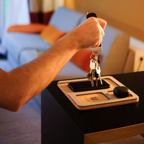 Organisateur pour téléphone, clés, bijoux et autres. | en feutre et liège | anthracite