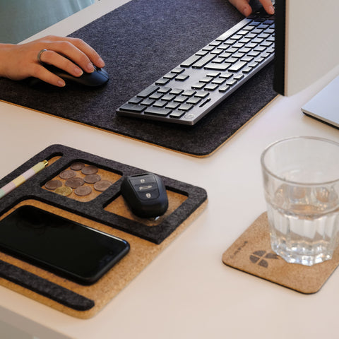 Organisateur pour téléphones portables, blocs-notes, stylos, clés, etc. | en feutre et liège | anthracite