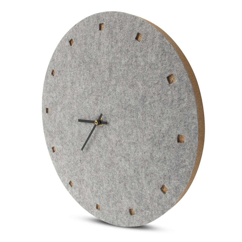 Horloge murale en feutre et liège 30 cm | gris clair - noir | Conception : Esbjerg