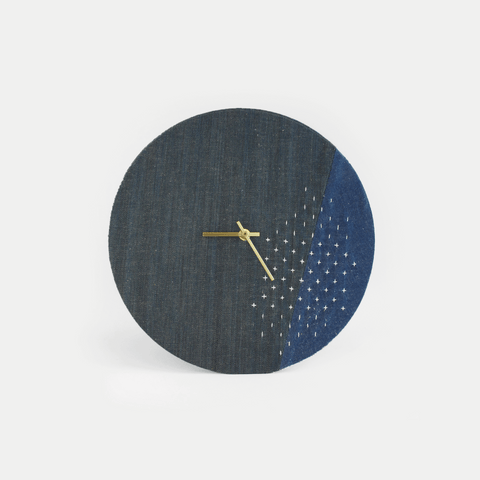 Horloge murale Wabi Sabi Denim ronde 30 cm | Jean - gold | Conception : Sapporo
