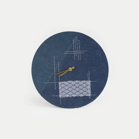 Horloge Wabi Sabi Denim ronde 30 cm | Jean - gold | Conception : Tokyo