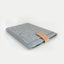 Coque pour MacBook Pro M3 Max | avec fermeture magnétique et compartiment supplémentaire  | gris clair - rayures | Modèle "HAKA"
