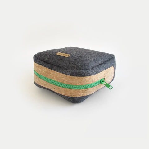 Sac d'accessoires pour câbles, etc. | en feutre et liège | vert anthracite
