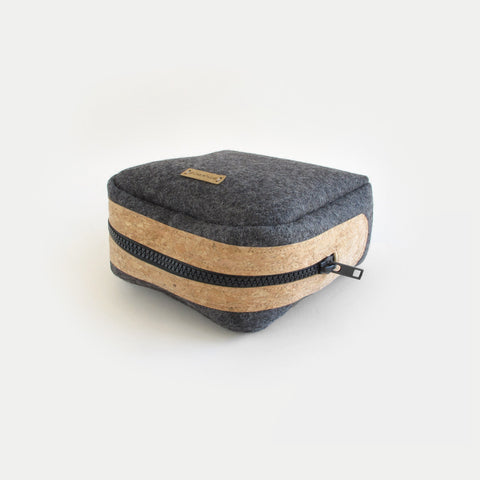 Sac d'accessoires pour câbles, etc. | en feutre et liège | anthracite-noir