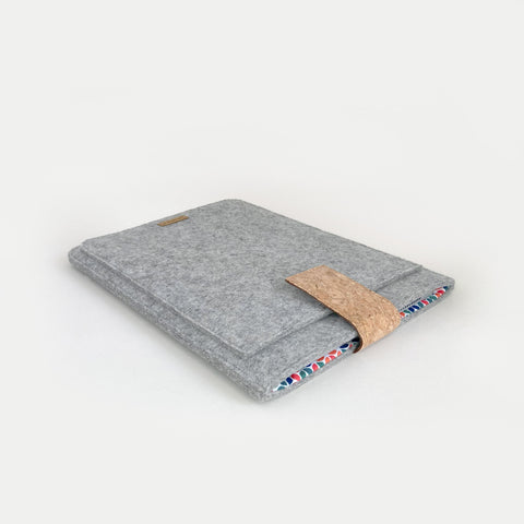 Étui pour tablette sur mesure | avec fermeture magnétique et compartiment supplémentaire | gris clair - Coloré | Modèle "HAKA"