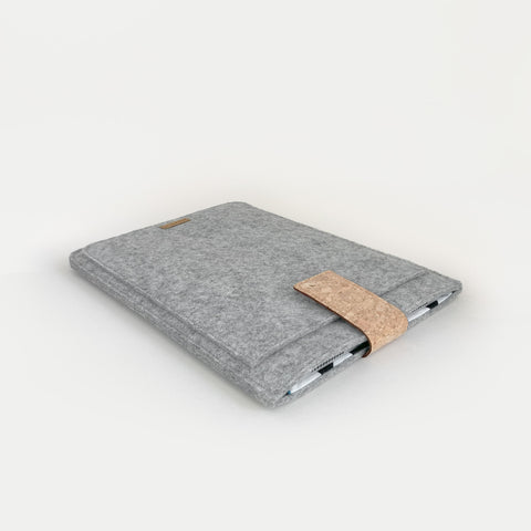 Étui pour tablette sur mesure | avec fermeture magnétique et compartiment supplémentaire | gris clair - formes | Modèle "HAKA"