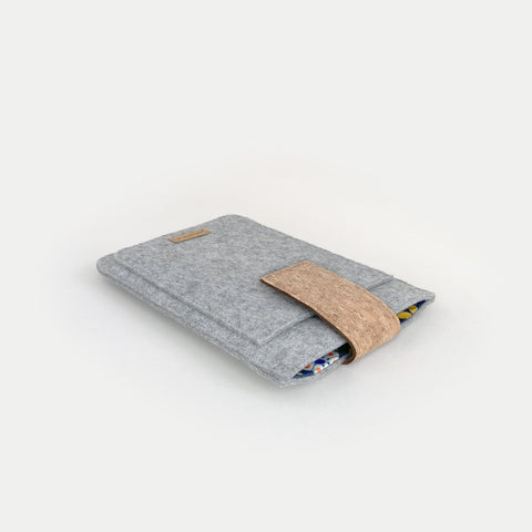Housse pour Tolino Shine Color | avec fermeture magnétique et compartiment supplémentaire | gris clair - Bloom | Modèle "HAKA"