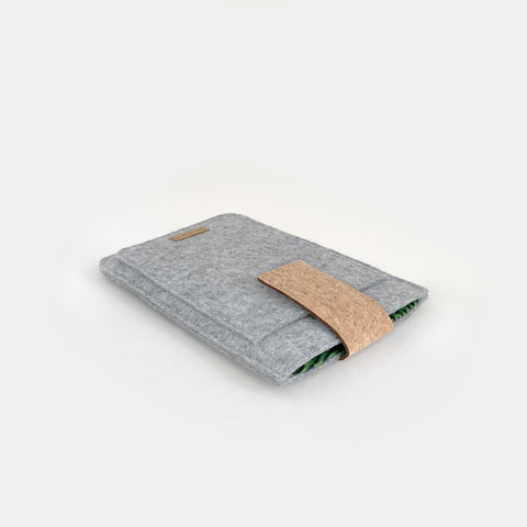 Housse pour Tolino Shine Color | avec fermeture magnétique et compartiment supplémentaire | gris clair - Stipes | Modèle "HAKA"