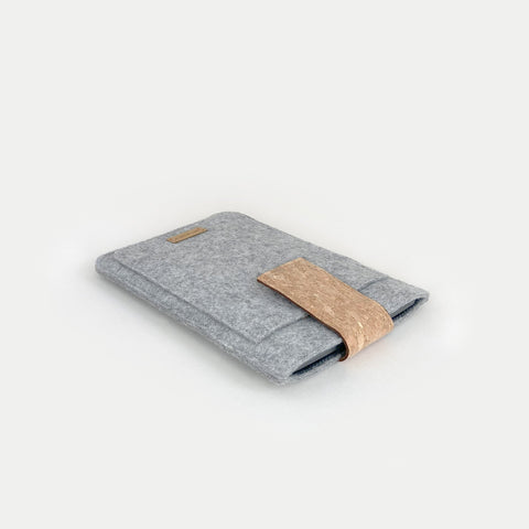 Housse pour Tolino Shine Color | avec fermeture magnétique et compartiment supplémentaire | gris clair - Tracks | Modèle "HAKA"
