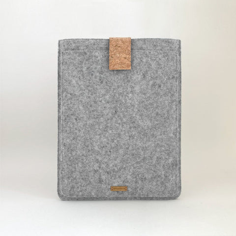 Coque pour Acer ConceptD | avec fermeture magnétique et compartiment supplémentaire  | gris clair - rayures | Modèle "HAKA"