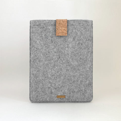 Coque pour MacBook Air 13 | avec fermeture magnétique et compartiment supplémentaire  | gris clair - pistes | Modèle "HAKA"