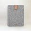 Housse pour ordinateur portable personnalisée | avec fermeture magnétique et compartiment supplémentaire | gris clair - Coloré | Modèle "HAKA"