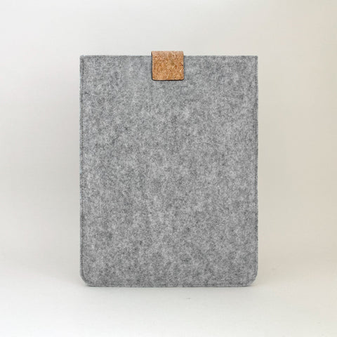 Coque pour Acer ConceptD | avec fermeture magnétique et compartiment supplémentaire  | gris clair - rayures | Modèle "HAKA"