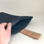 Étui pour tablette sur mesure | avec fermeture magnétique et compartiment supplémentaire | anthracite - pistes | Modèle "HAKA"