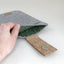 Housse pour PocketBook Basic Lux 3 | avec fermeture magnétique et compartiment supplémentaire | gris clair - Rayures | Modèle "HAKA"