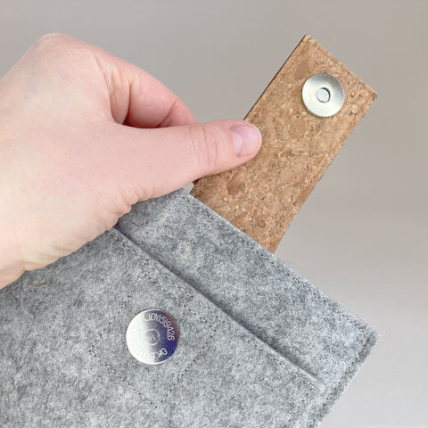 Étui liseuse sur mesure | avec fermeture magnétique et compartiment supplémentaire | gris clair - Coloré | Modèle "HAKA"
