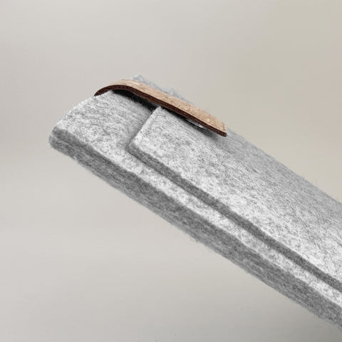 Étui pour Fujitsu stylistique | avec fermeture magnétique et compartiment supplémentaire  | gris clair - pistes | Modèle "HAKA"