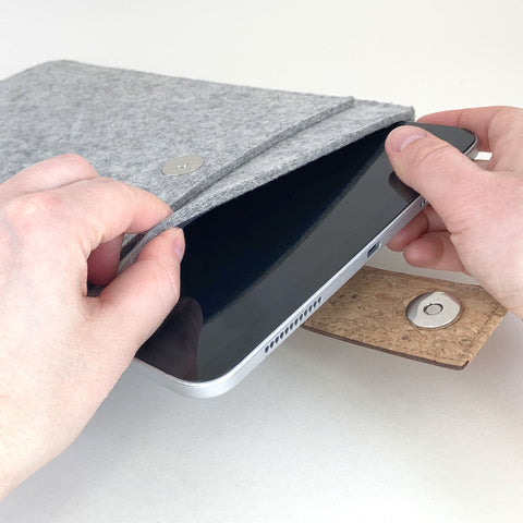Étui pour tablette sur mesure | avec fermeture magnétique et compartiment supplémentaire | gris clair - formes | Modèle "HAKA"
