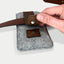 CLIP Gürteltasche für Motorola ThinkPhone25 in hellgrau mit magnetischem Verschluss und Gürtelbefestigung.