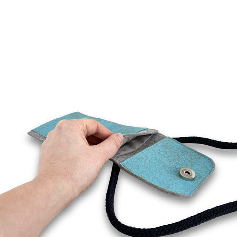 Sac bandoulière pour Samsung Galaxy S25 Ultra | en feutre et coton bio | gris clair - azur | modèle KEDJA deluxe
