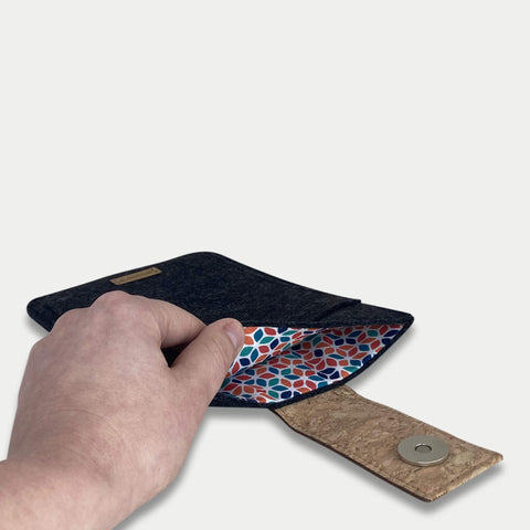 Housse pour Tolino Page 2 | avec fermeture magnétique et compartiment supplémentaire | anthracite - Colorful | Modèle "HAKA"