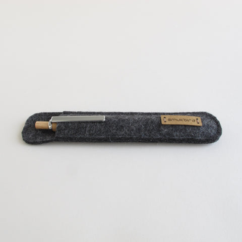 Étui à crayons en feutre durable en 100 % laine | anthracite | Comprend un stylo à bille en bois